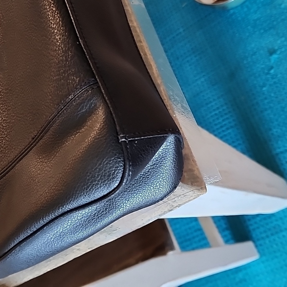 AURIELLE Leather Shoulder Bag - Picture 10 of 12